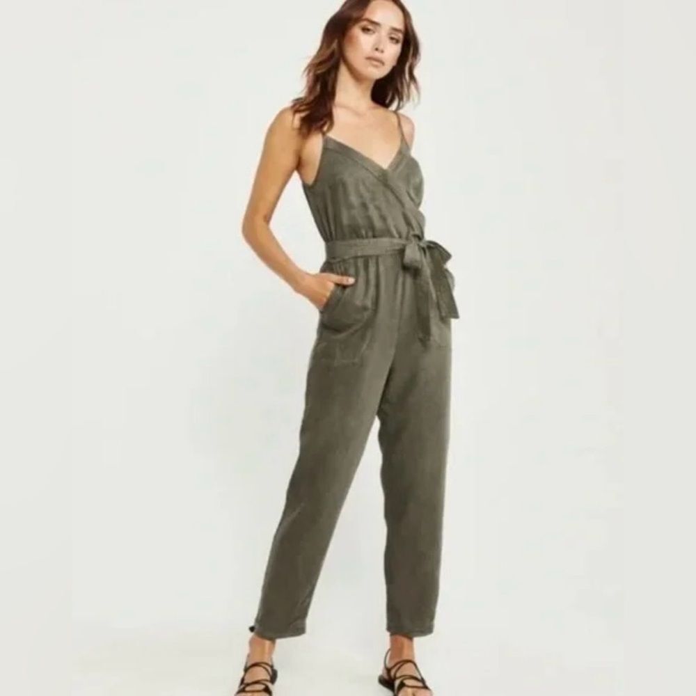 Abercrombie & Fitch Olive Green Jumpsuit Medium Belt Boho Preppy Casual Vacation - Picture 10 of 13